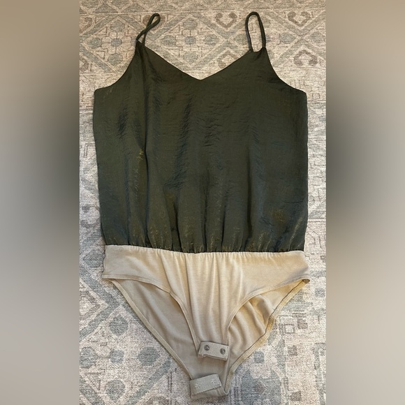 Satin green Bodysuit - Picture 2 of 4